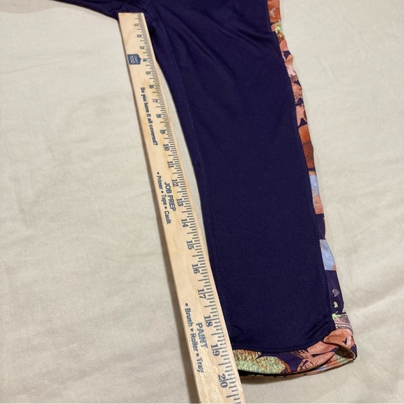 Tek Gear Leggings Size Small Womens Mid Rise Capri Floral Purple Workout Gear - Picture 6 of 13